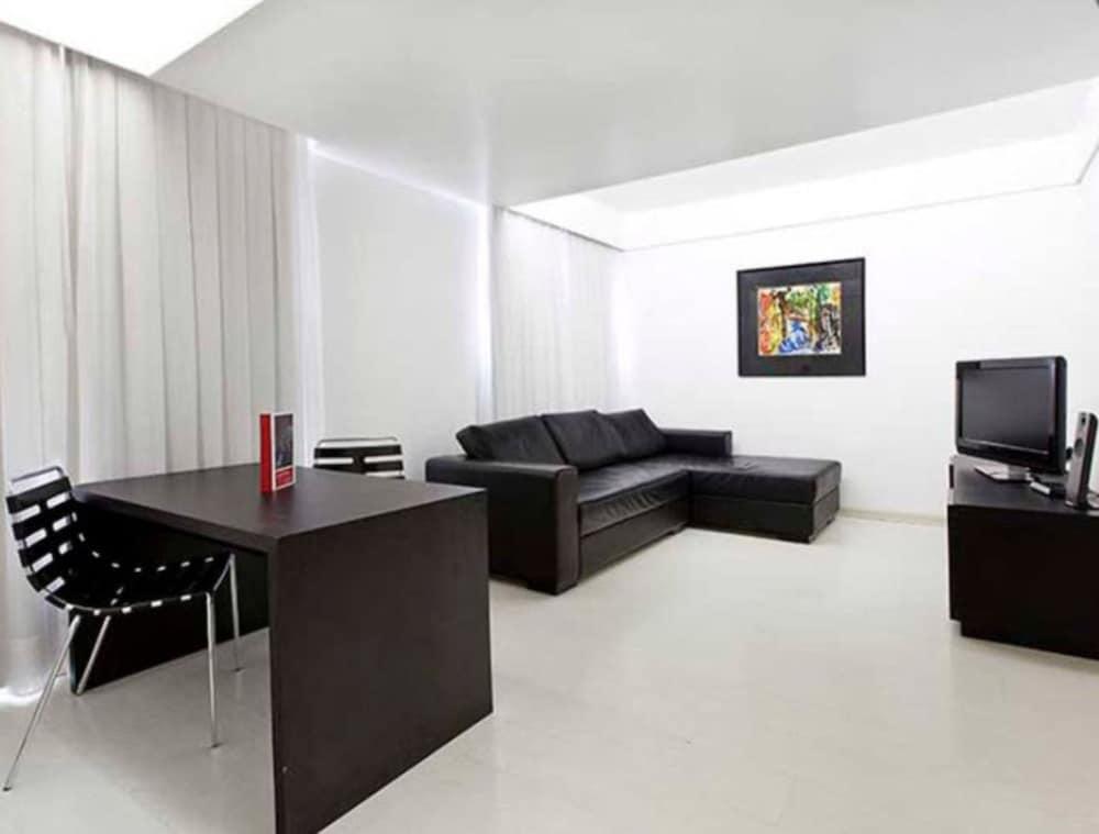 H2 Platinum Lourdes Hotel เบโลโอรีซอนชี ภายนอก รูปภาพ
