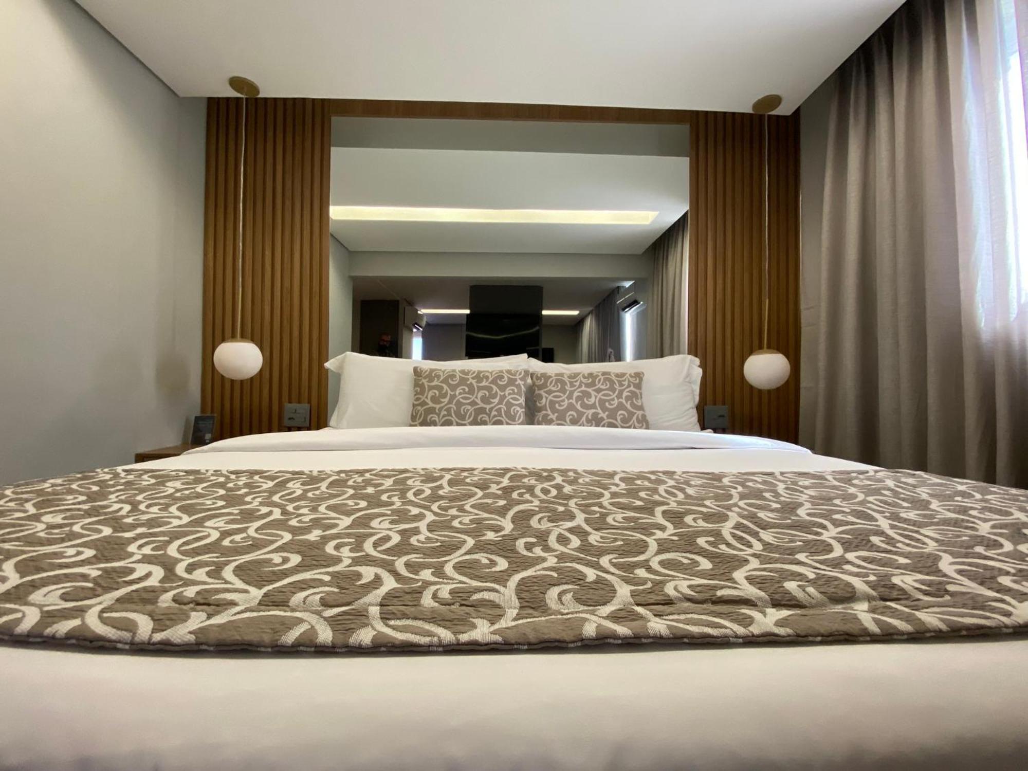 H2 Platinum Lourdes Hotel เบโลโอรีซอนชี ภายนอก รูปภาพ