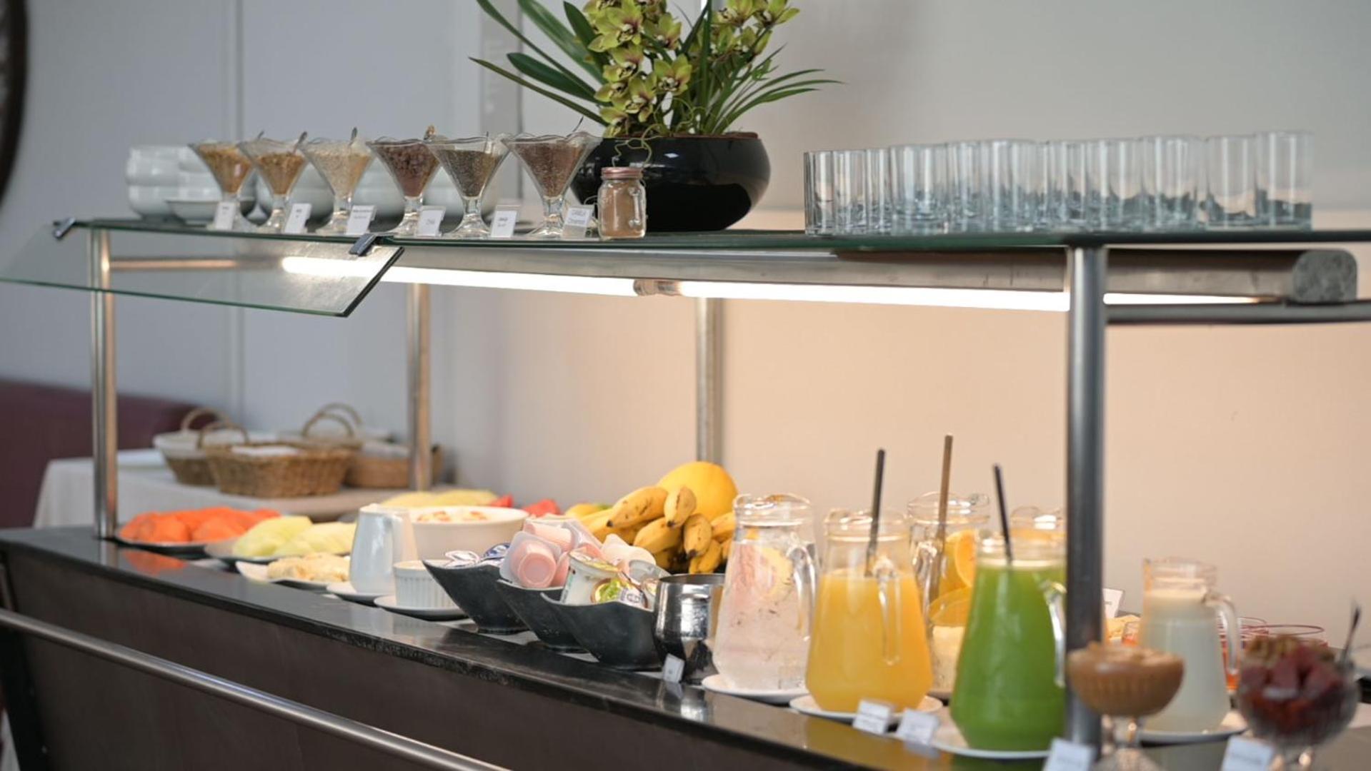 H2 Platinum Lourdes Hotel เบโลโอรีซอนชี ภายนอก รูปภาพ