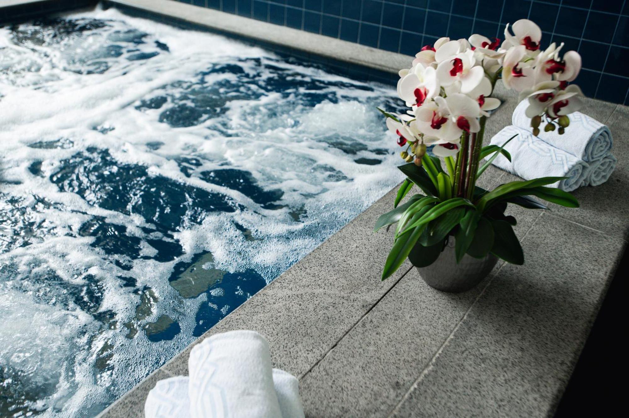 H2 Platinum Lourdes Hotel เบโลโอรีซอนชี ภายนอก รูปภาพ