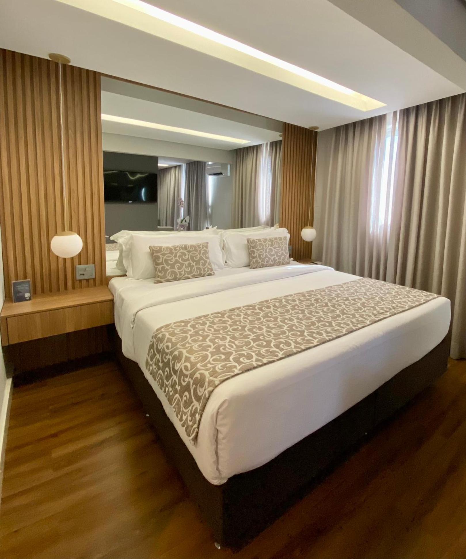 H2 Platinum Lourdes Hotel เบโลโอรีซอนชี ภายนอก รูปภาพ